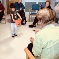 Halloween ospatu dugu jolasekin, sukaldaritzako ekintzekin eta jai tematikoekin